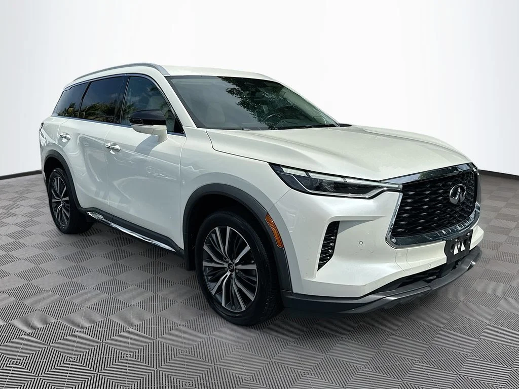 Certified Used 2023 White INFINITI Sensory image 4