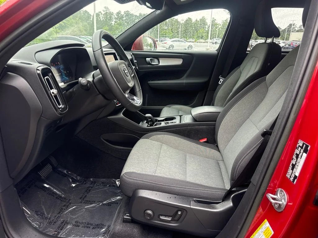 Used 2023 Fusion Red Metallic Volvo B5 Core image 12