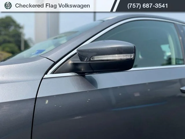 Used 2015 Platinum Gray Metallic Volkswagen TDI SEL Premium image 2