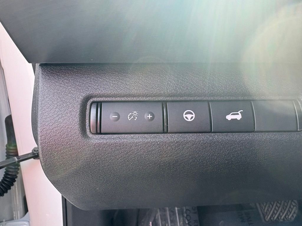 Used 2023 White Nissan SL image 17