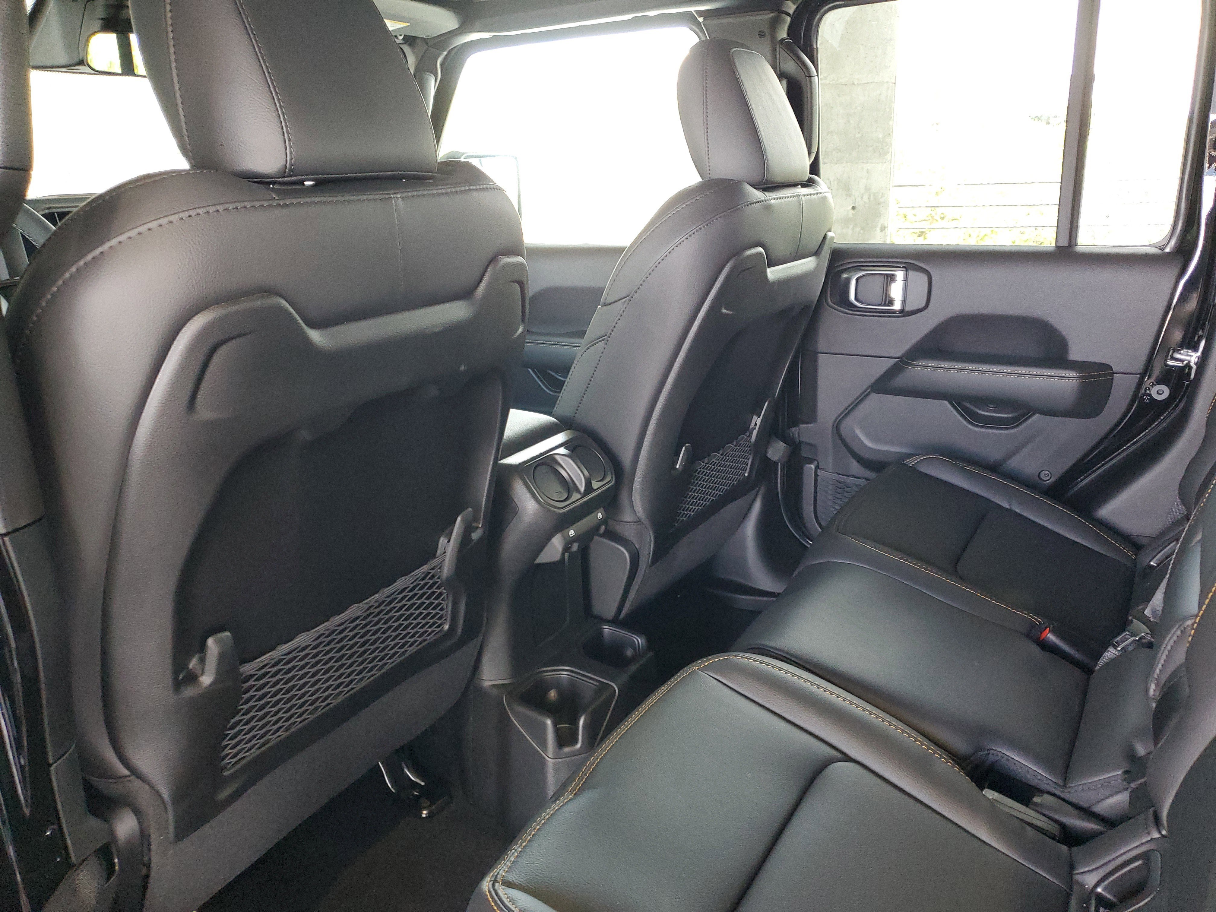 New 2026 Black Clear-Coat Exterior Paint Jeep Sahara image 9