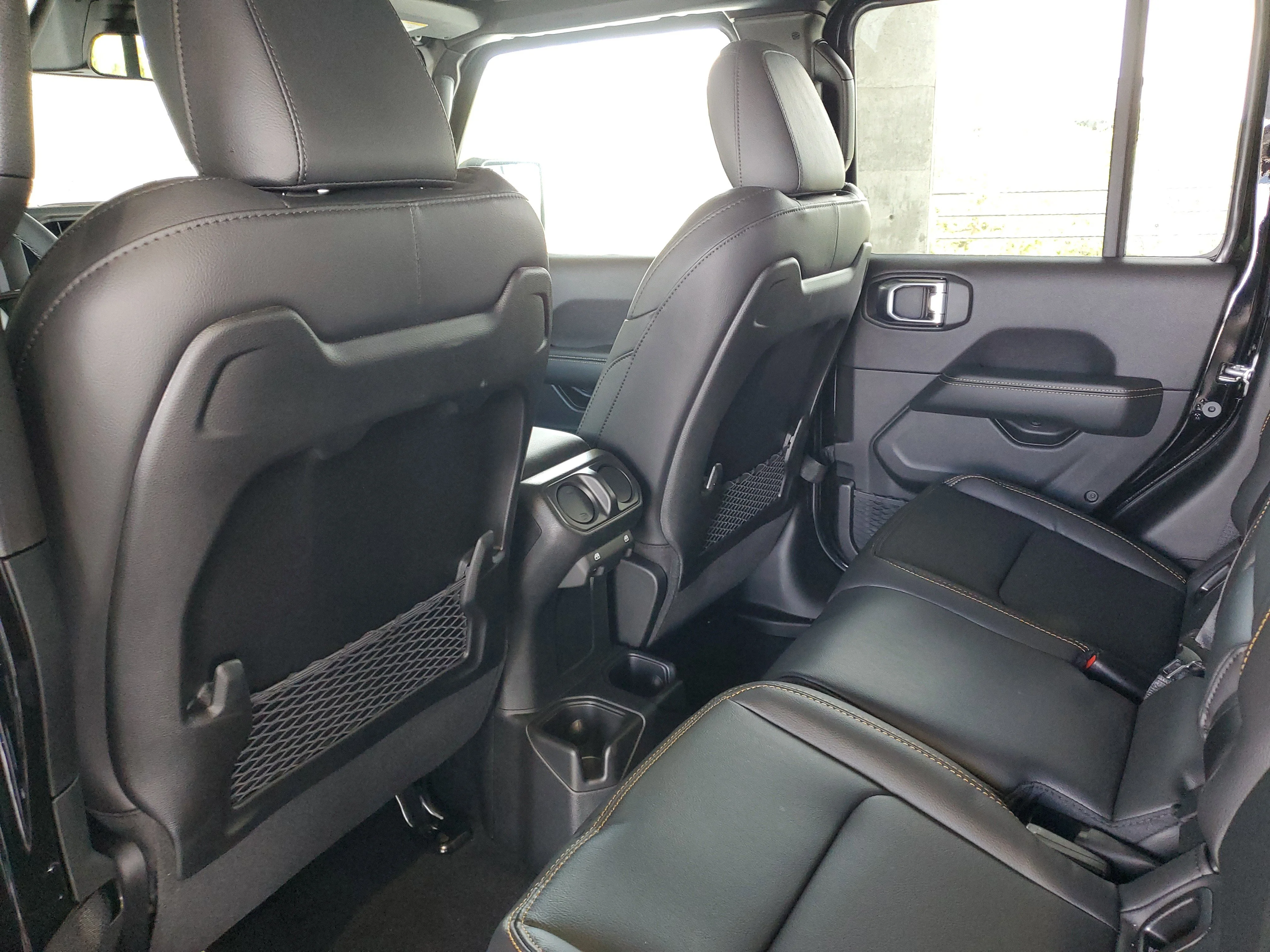 New 2026 Black Clear-Coat Exterior Paint Jeep Sahara image 9