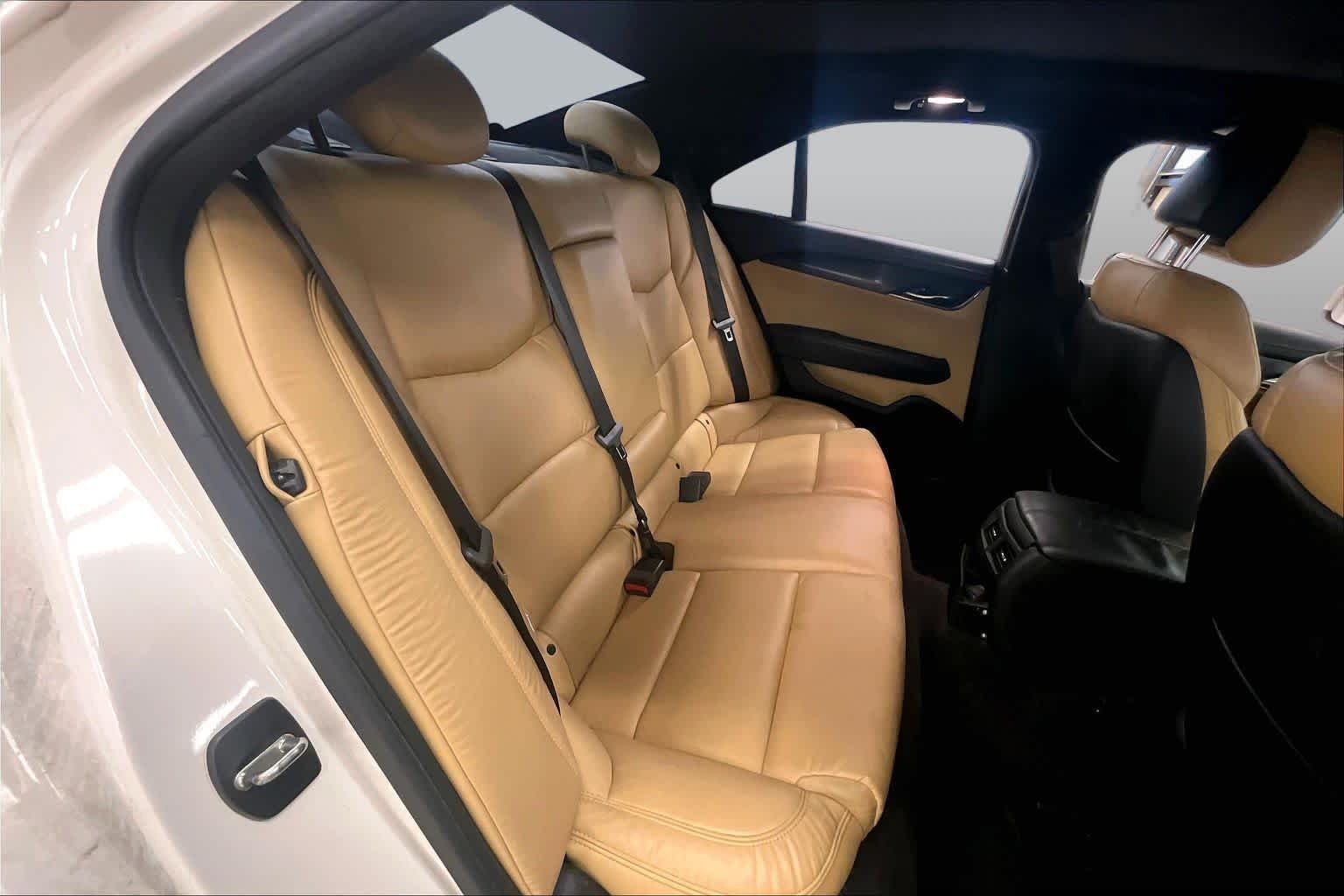 Used 2013 White Diamond Tricoat Cadillac  image 20