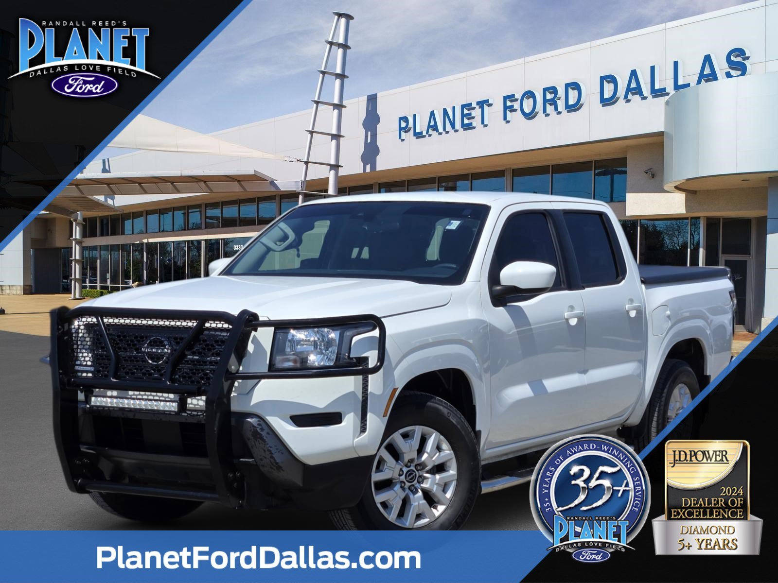 Used 2022 Glacier White Nissan SV image 1