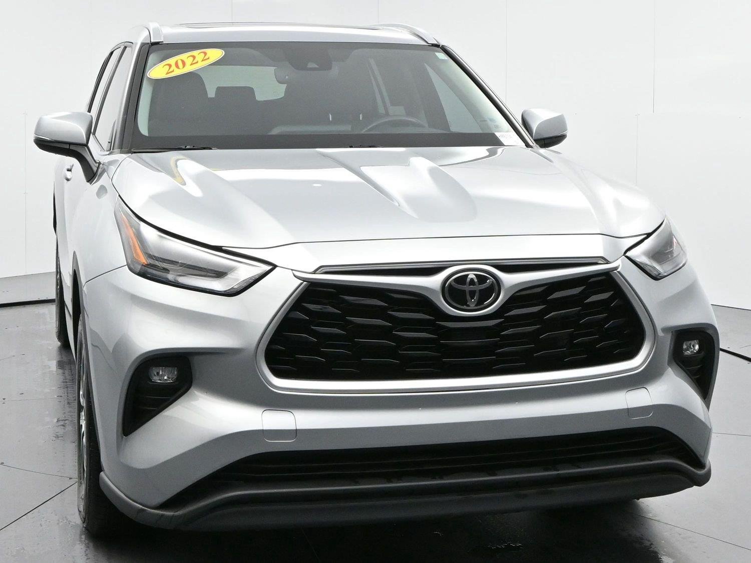Used 2022 Celestial Silver Metallic Toyota XLE image 2