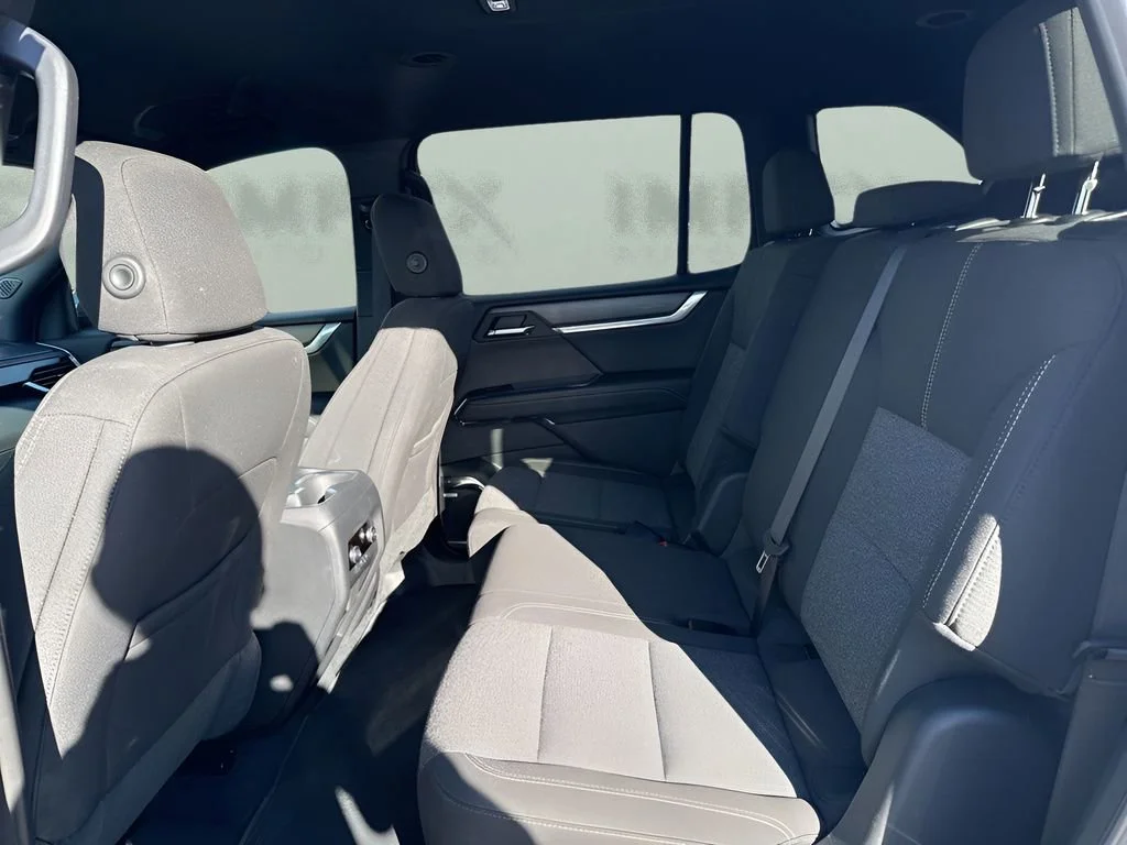Used 2025 Summit White GMC Elevation image 12