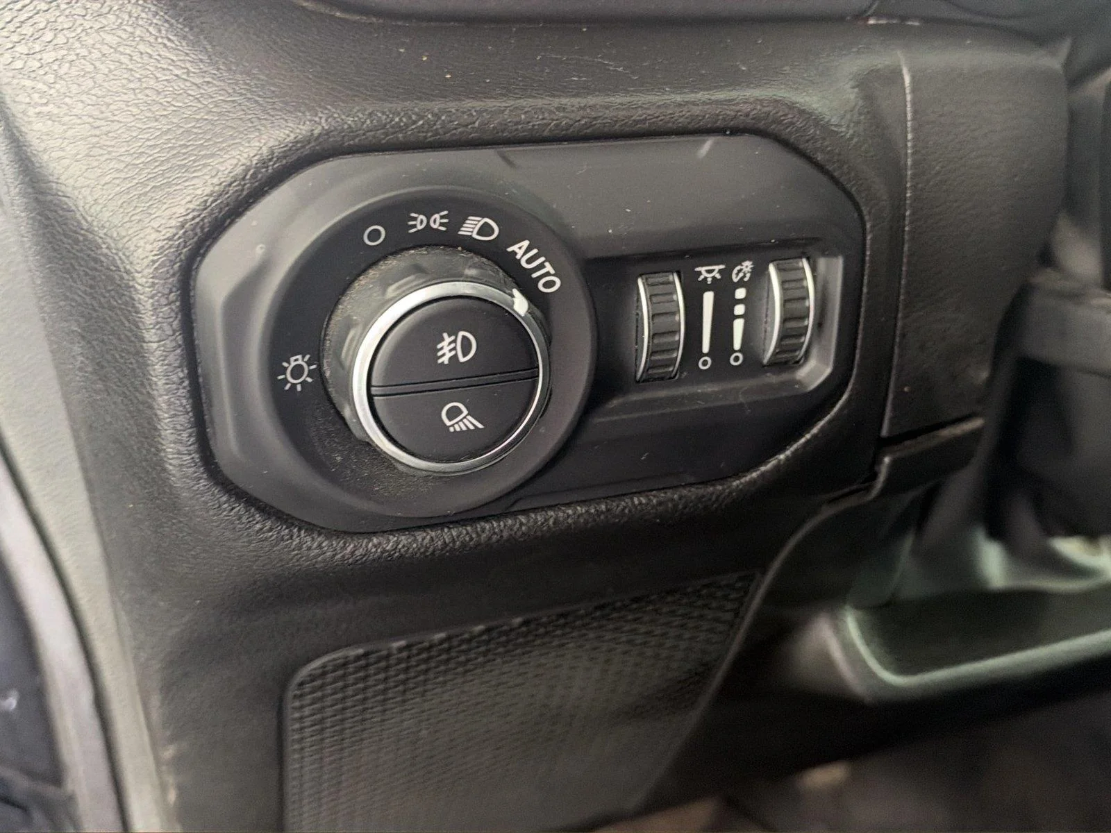 Used 2022 Granite Crystal Metallic Clearcoat Jeep Mojave image 12