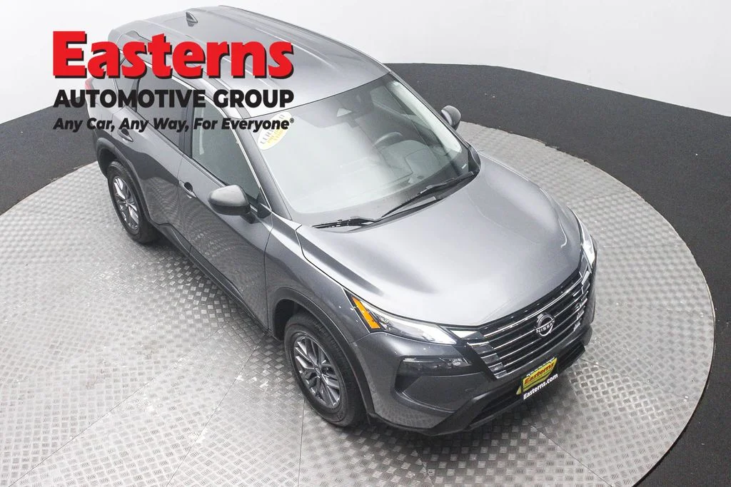 Used 2024 Gray Nissan S image 3