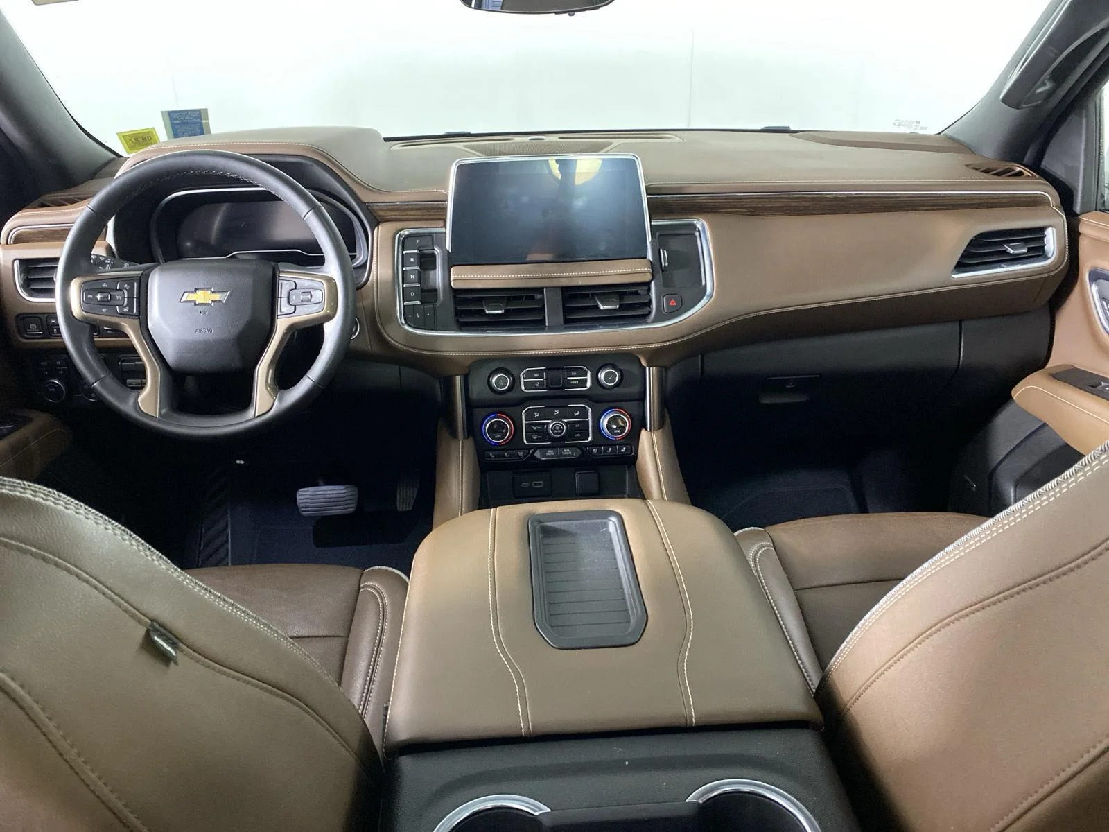 Used 2023 IRIDESCENT PEARL TRICOAT Chevrolet High Country image 29