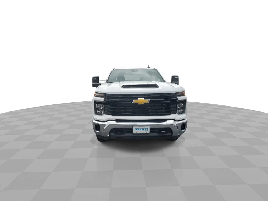 New 2026 Summit White Chevrolet WT image 3