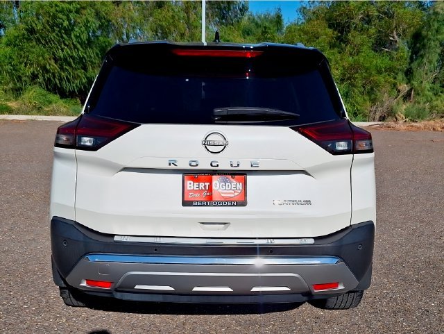Used 2023 White Nissan Platinum image 7