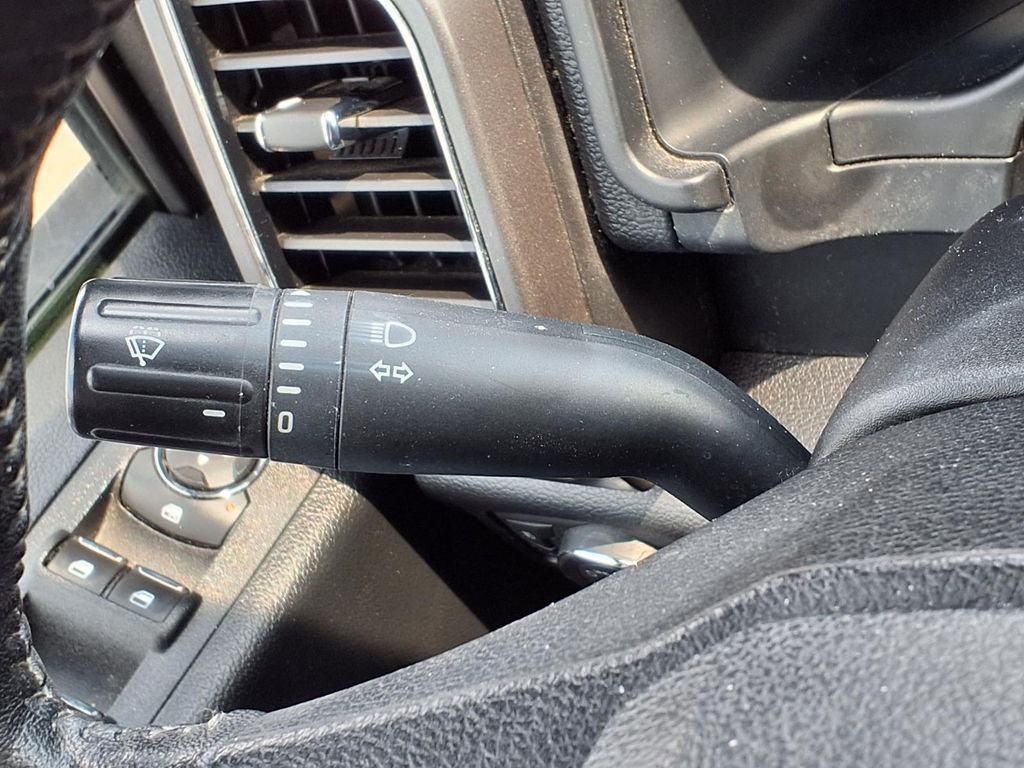 Used 2019 White Ford XLT image 16