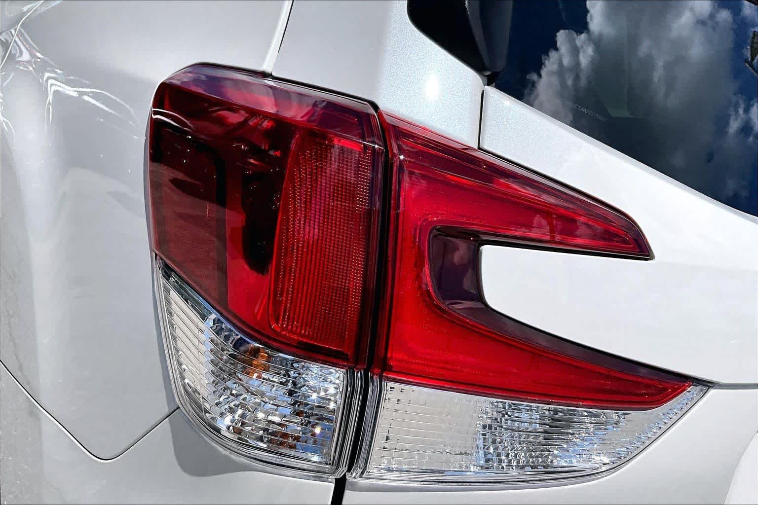 Used 2021 Crystal White Pearl Subaru Limited image 29