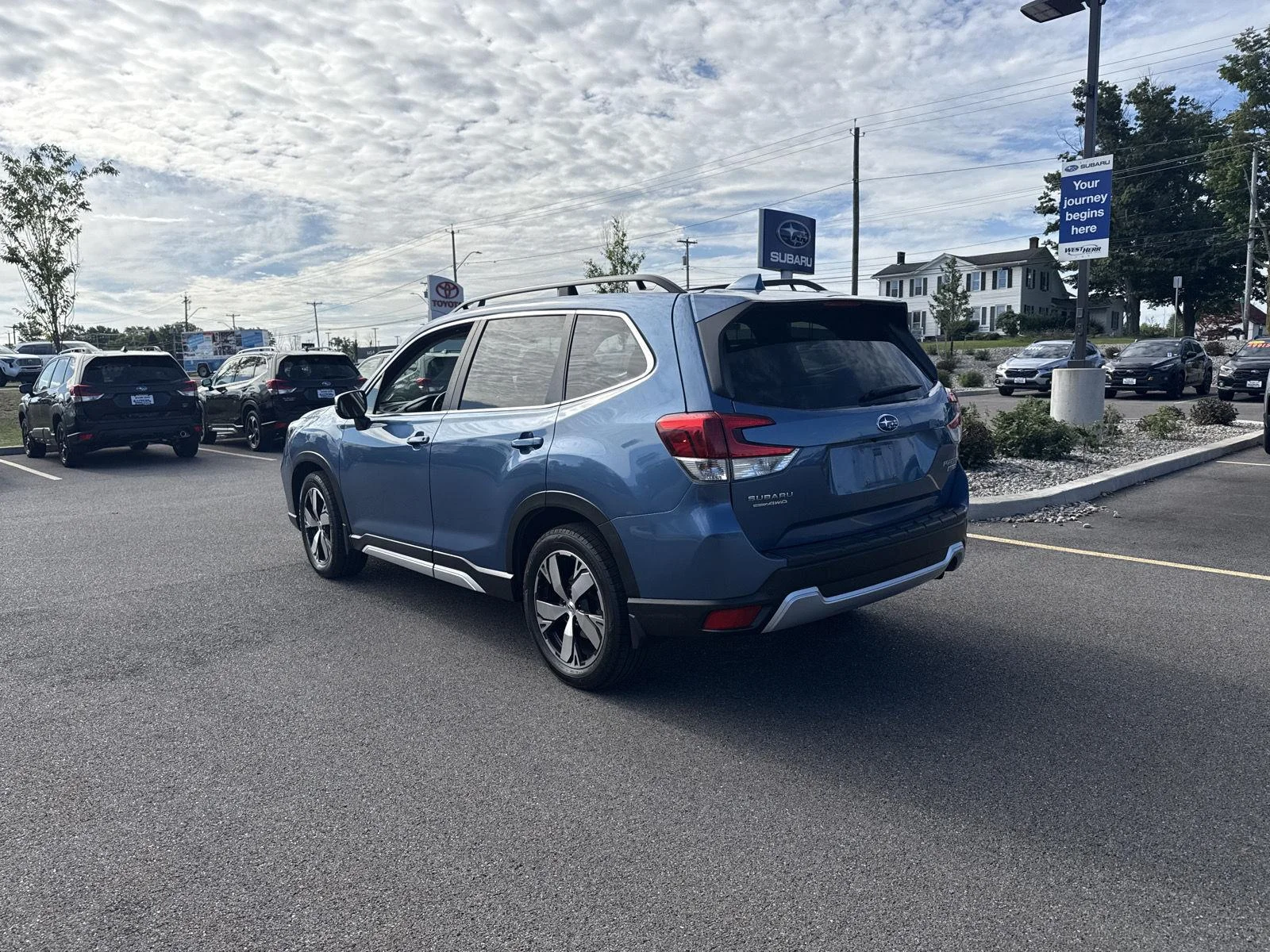 Used 2020 Horizon Blue Pearl Subaru Touring image 5
