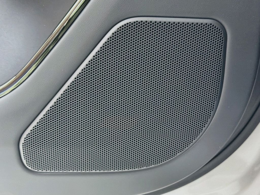 New 2027 Borasco Grey Land Rover  SE P360 image 19