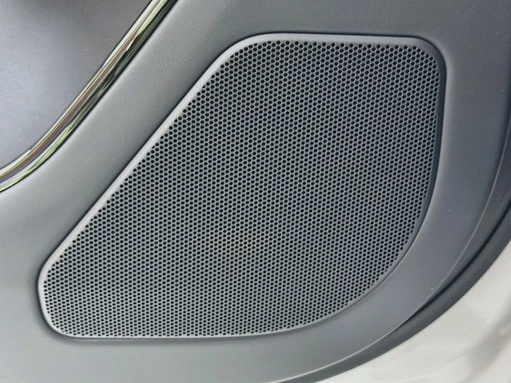 New 2027 Borasco Grey Land Rover SE image 19
