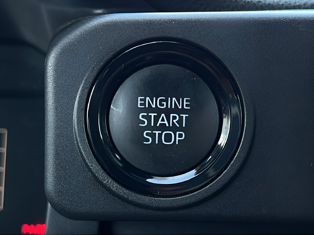Used 2025  Toyota SR5 image 22