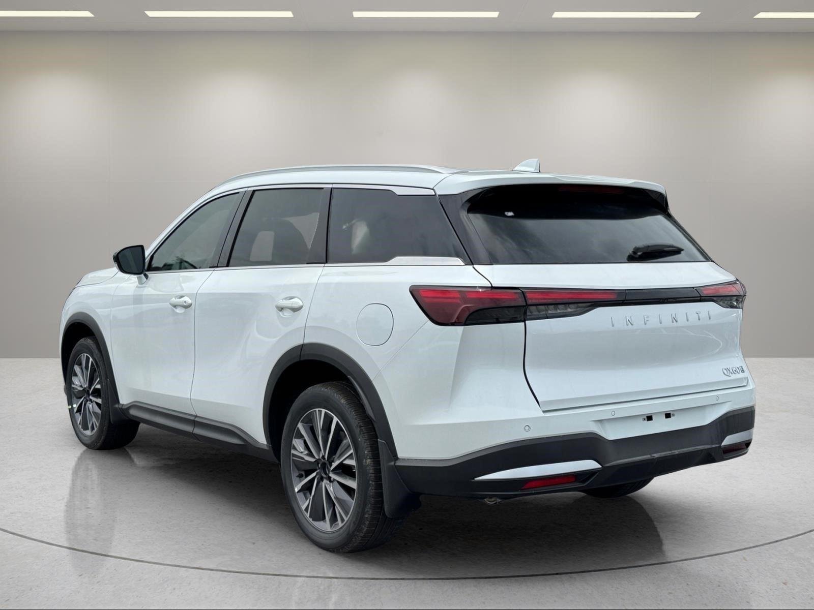 New 2027 RADIANT WHITE INFINITI Luxe AWD image 3