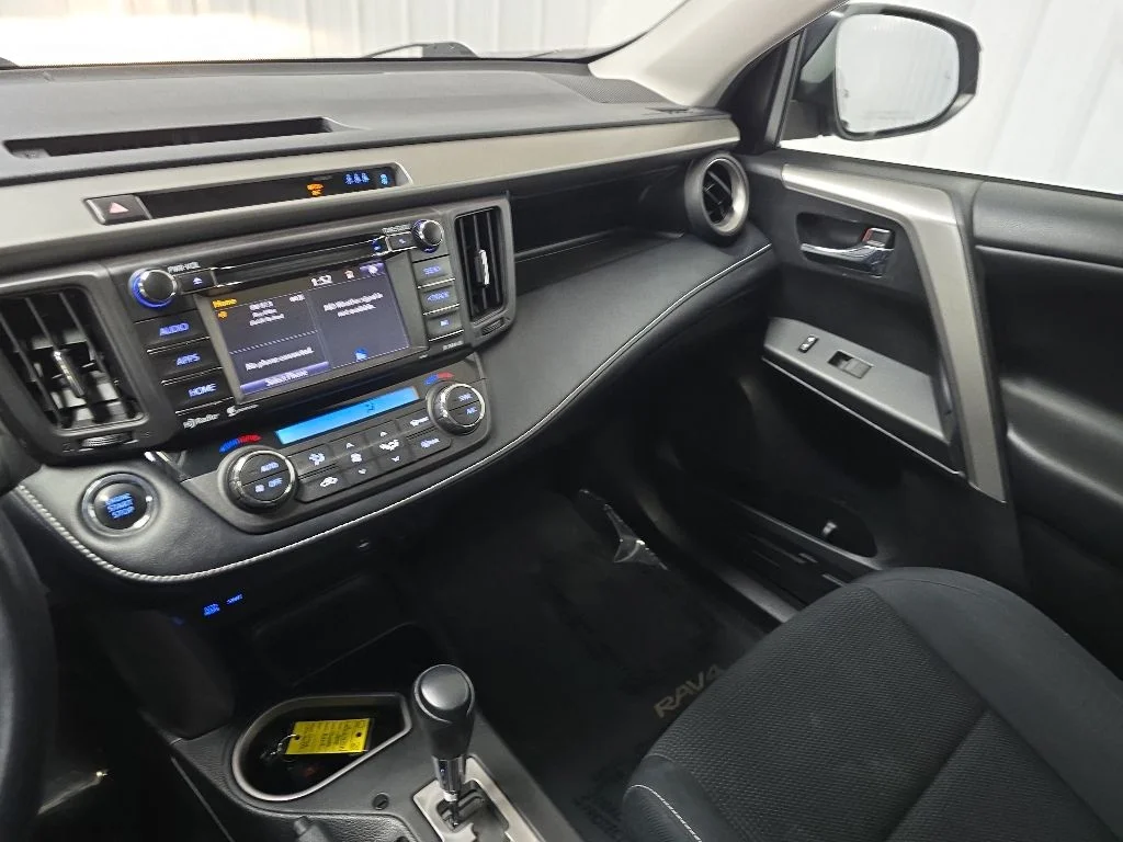 Used 2018 Gray Toyota XLE image 26
