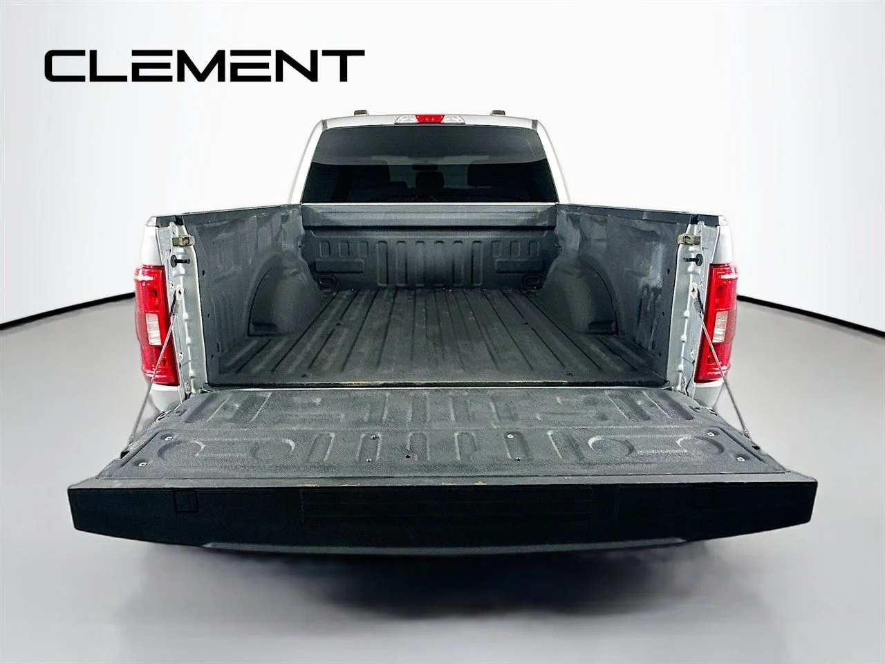 Used 2023 Silver Metallic Ford XLT image 11
