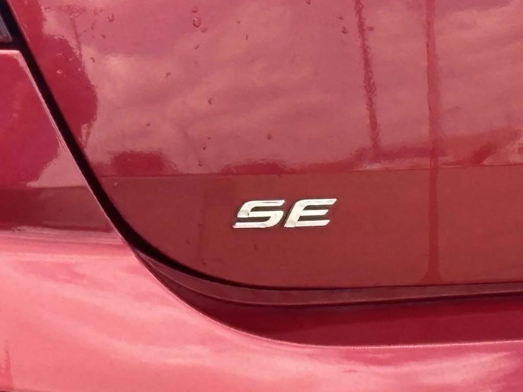 Used 2020 Red Hyundai SE image 12