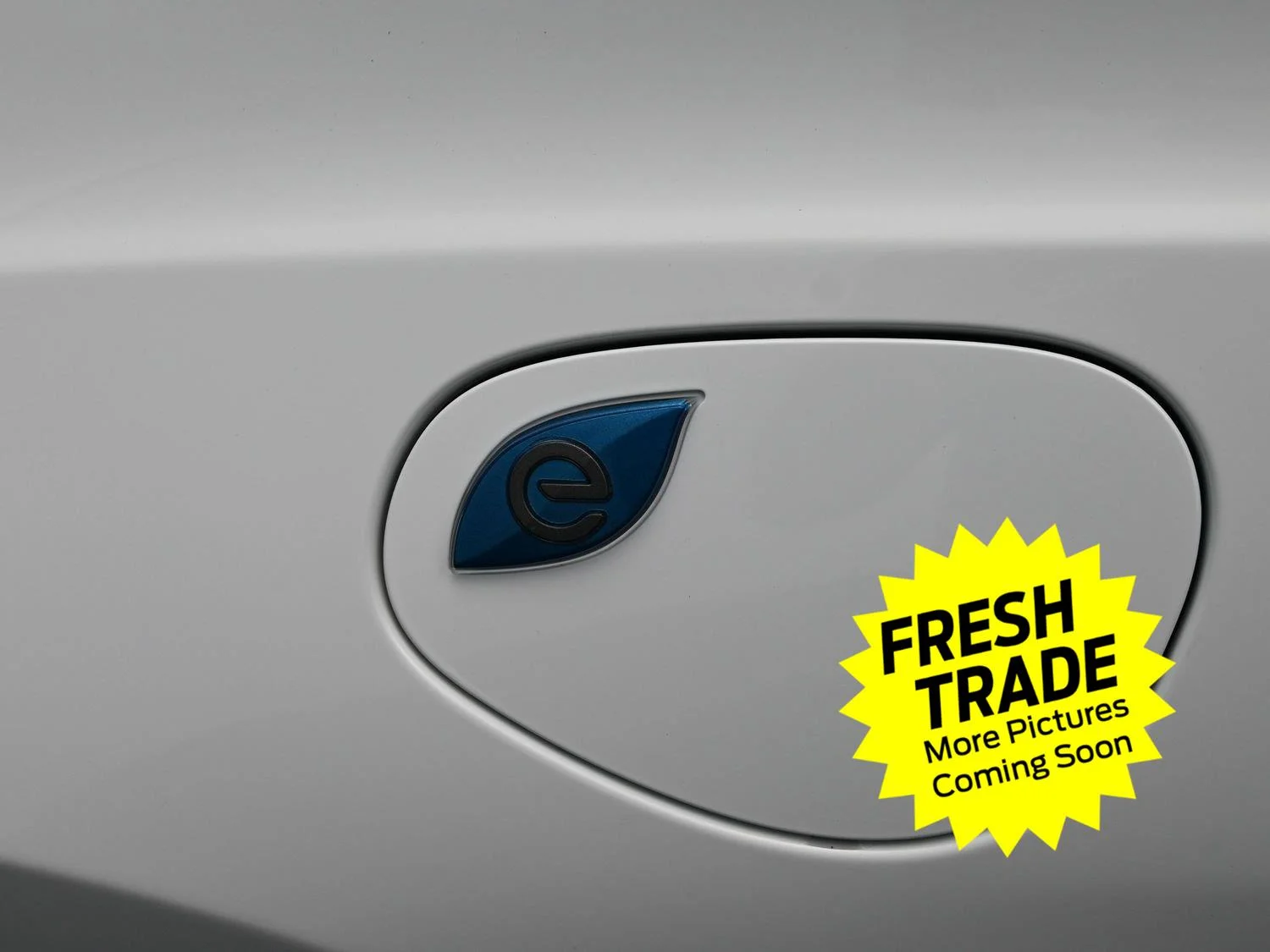 Used 2023 Bright White Clearcoat Chrysler Hybrid Touring L image 14