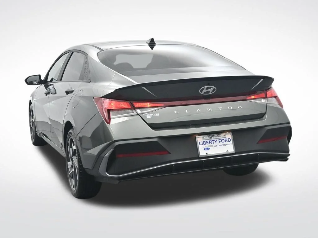 Used 2025 Amazon Gray Hyundai SEL Sport image 9
