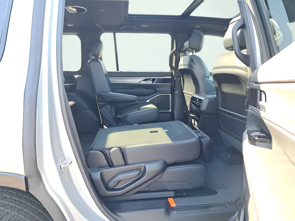 New 2026 Silver-Zynith Exterior Paint Jeep  image 14