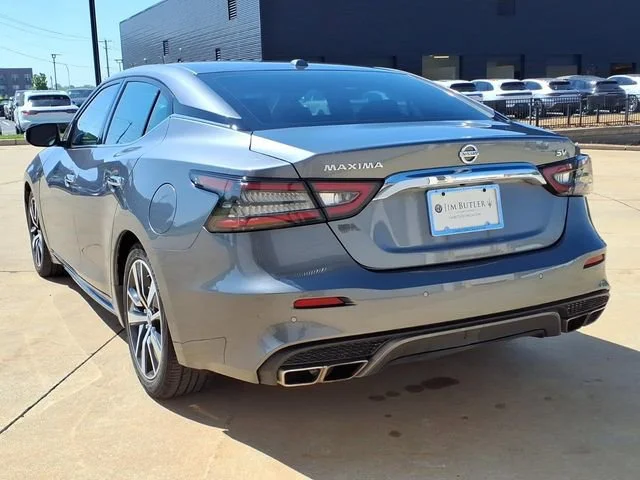 Used 2022 Gray Nissan SV Xtronic CVT image 2