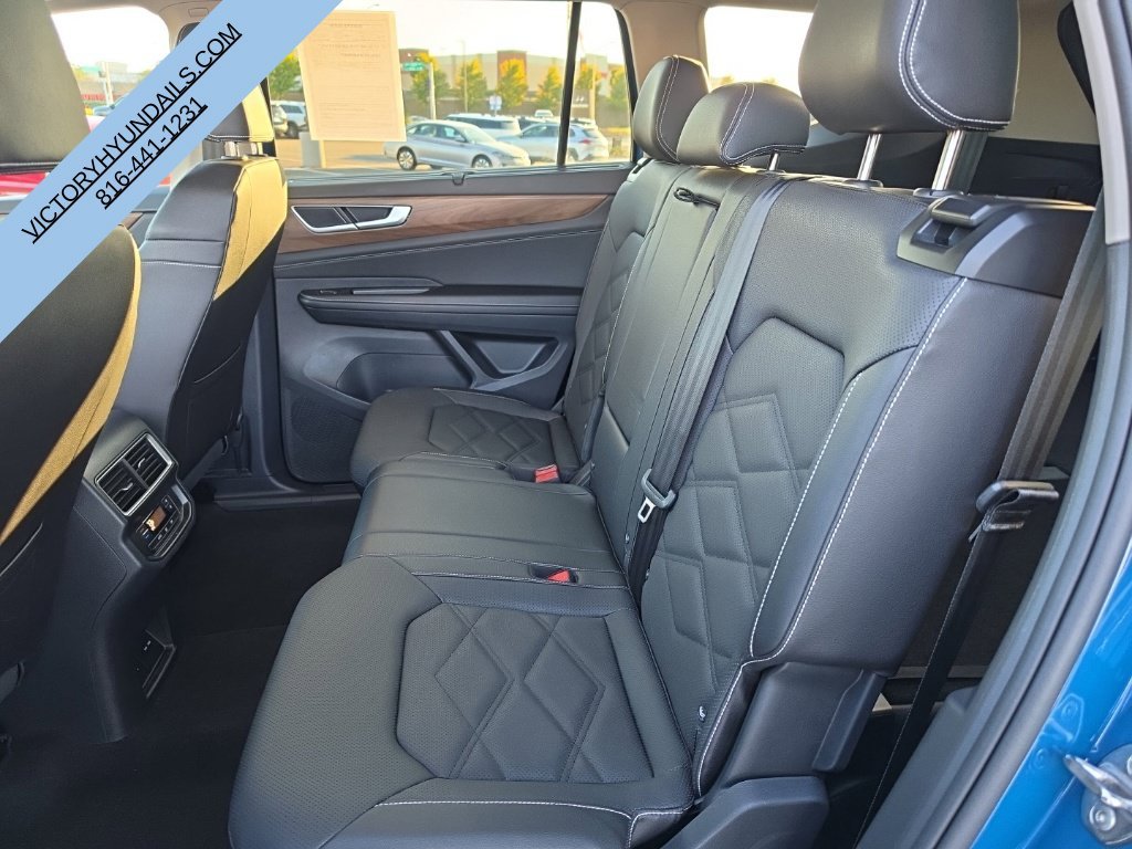Used 2026  Volkswagen SE w/Technology image 24