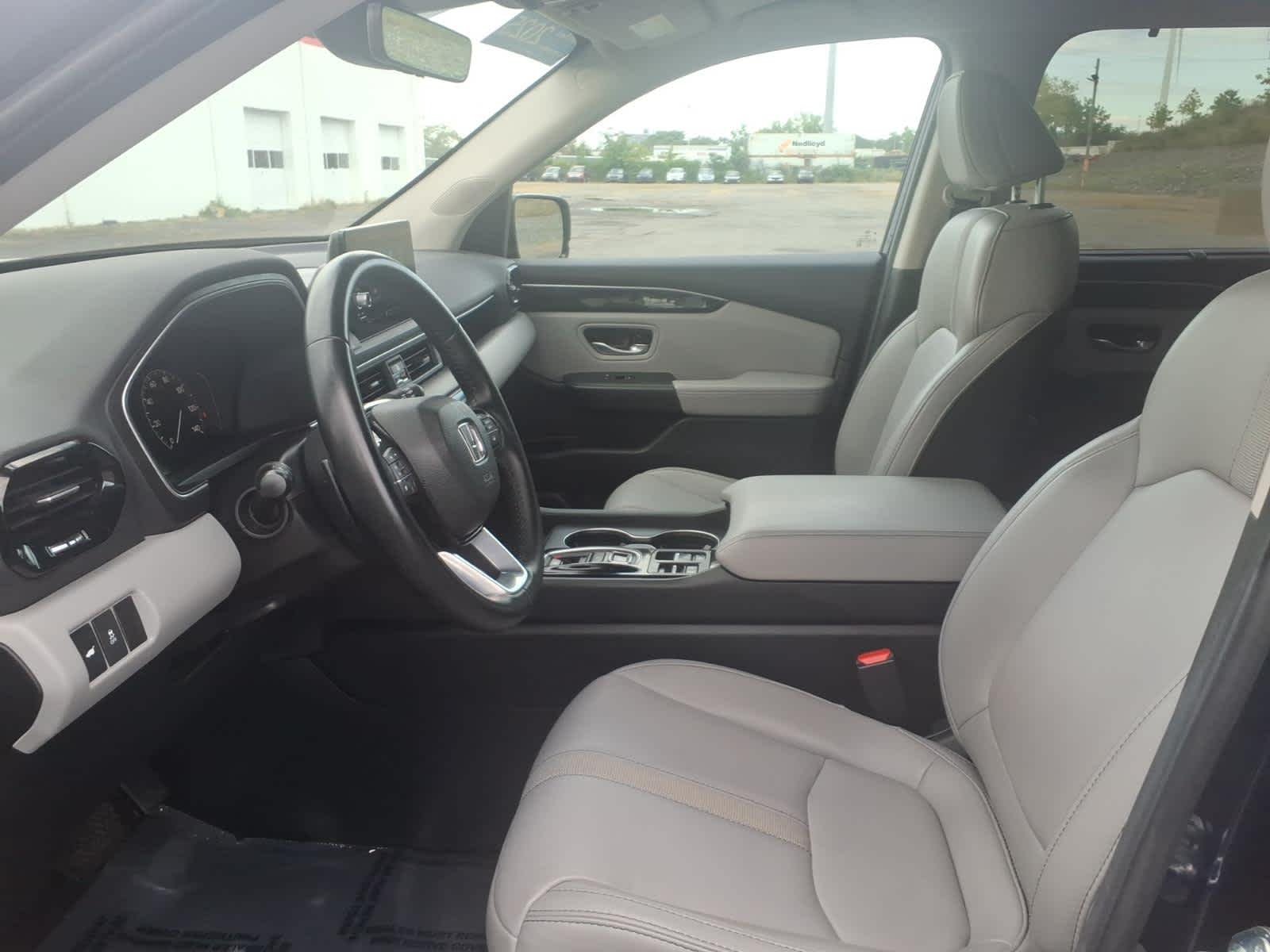 2025 Honda Pilot EX-L - Photo 17