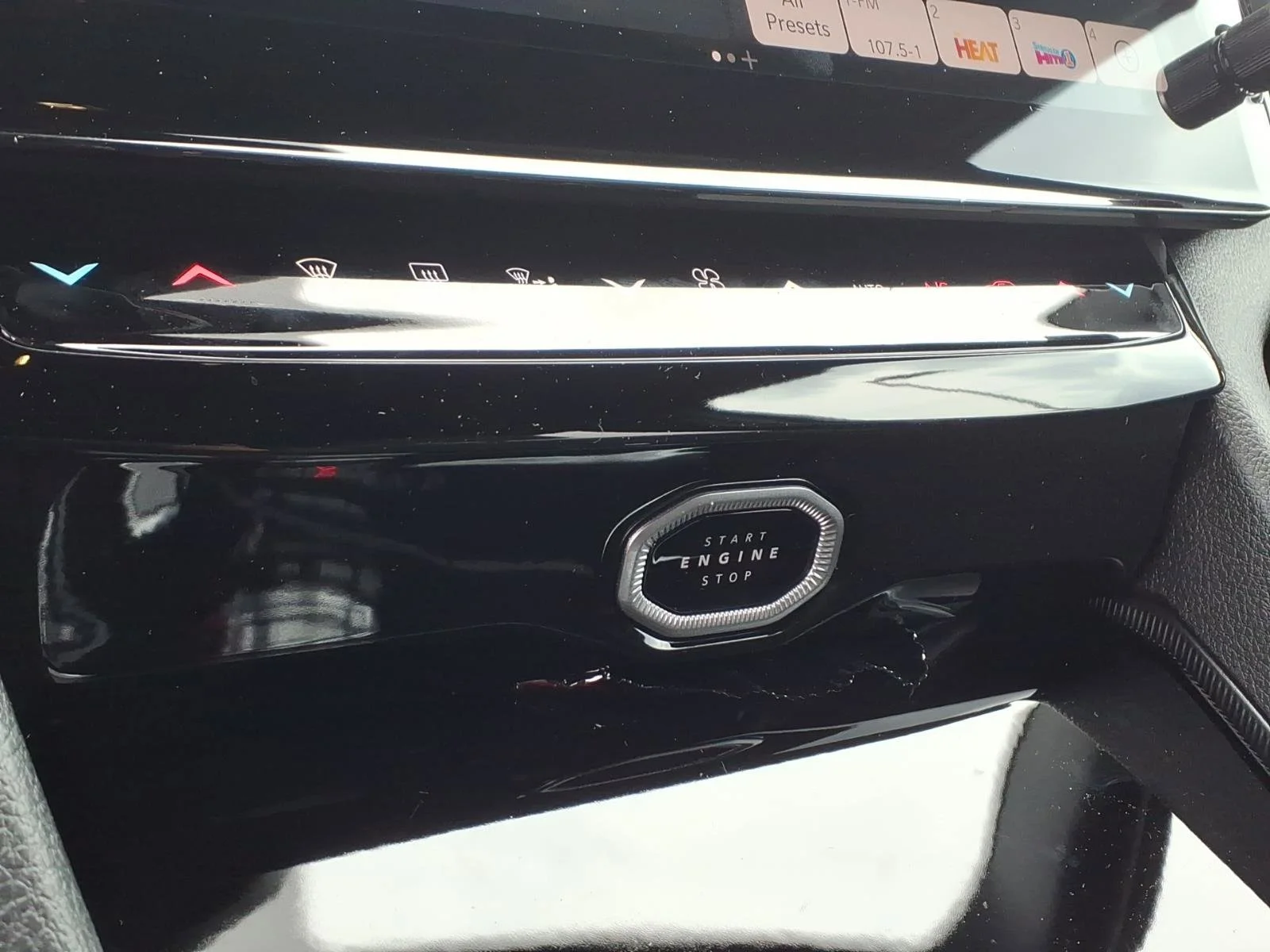New 2026 Diamond Black Crystal Pearlcoat Jeep Laredo Altitude image 9