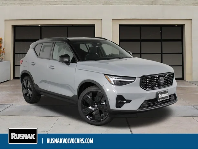2026 Volvo XC40 B5 Ultra Black Edition