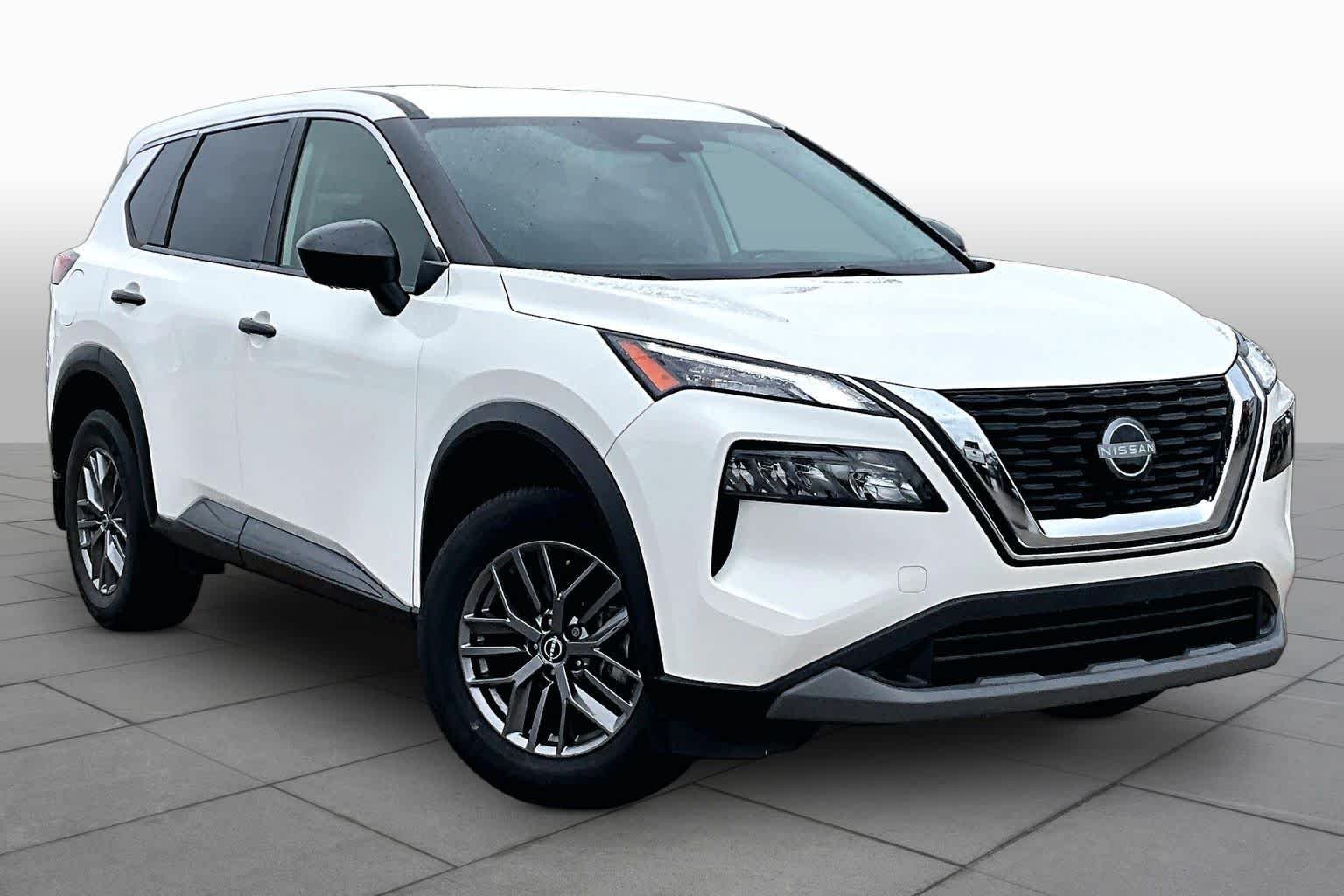 Used 2023 Glacier White Nissan S image 3