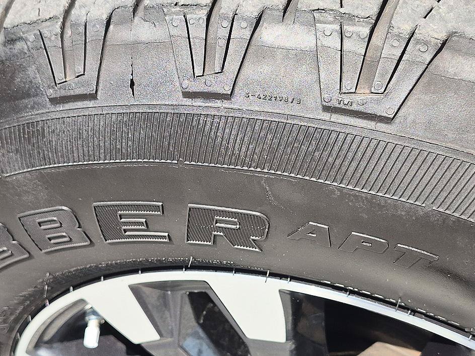 Used 2023 Super Black Nissan PRO-4X image 10