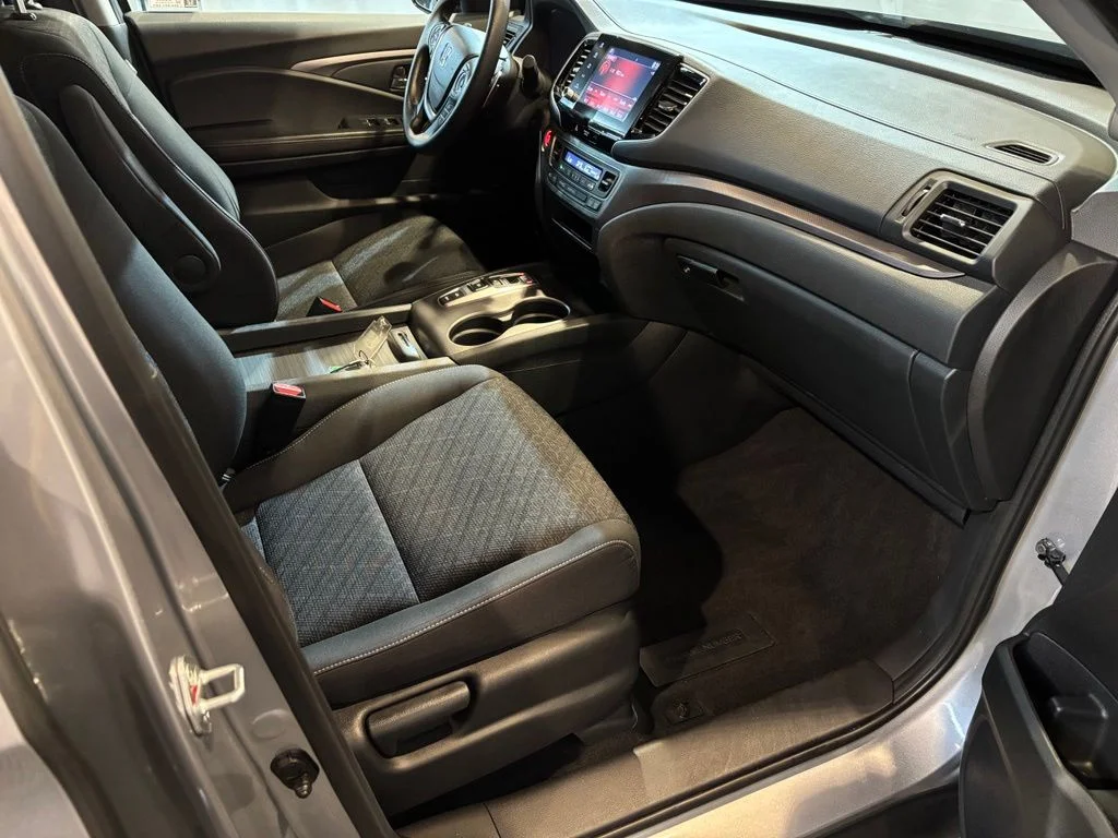 Certified Used 2023 Lunar Silver Metallic Honda AWD SPORT image 9