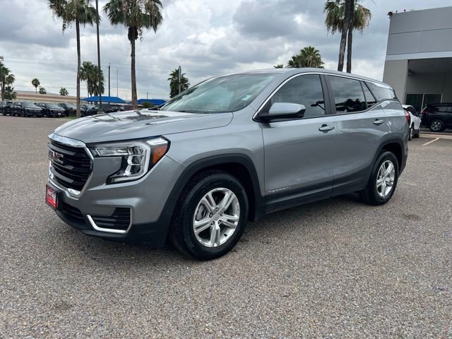 Used 2024 Sterling Metallic GMC SLE image 3