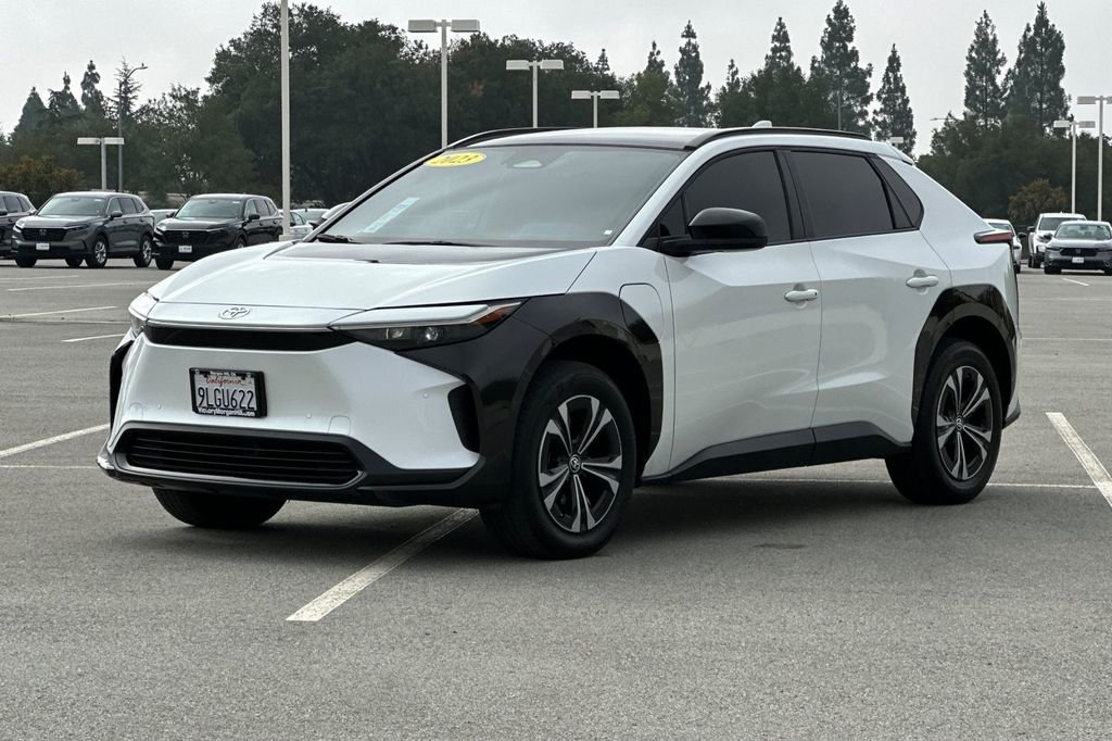 Used 2023 Beige Toyota XLE image 8