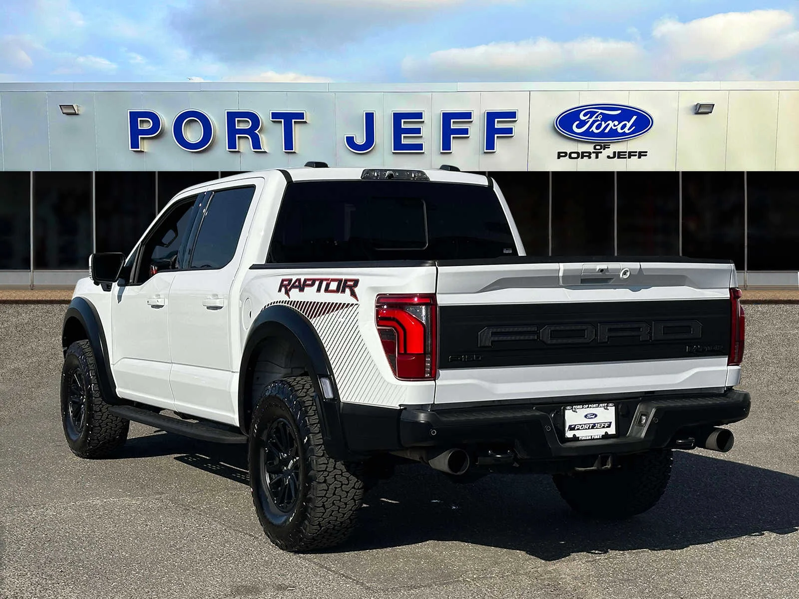 Used 2025 Oxford White Clearcoat Ford Raptor image 8