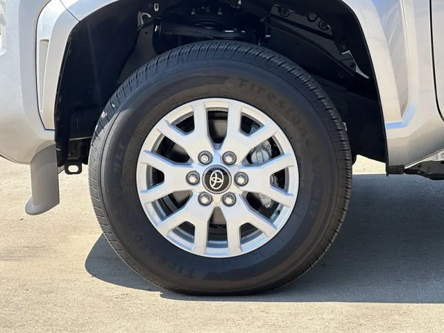2025 Toyota Tacoma SR5 - Photo 8