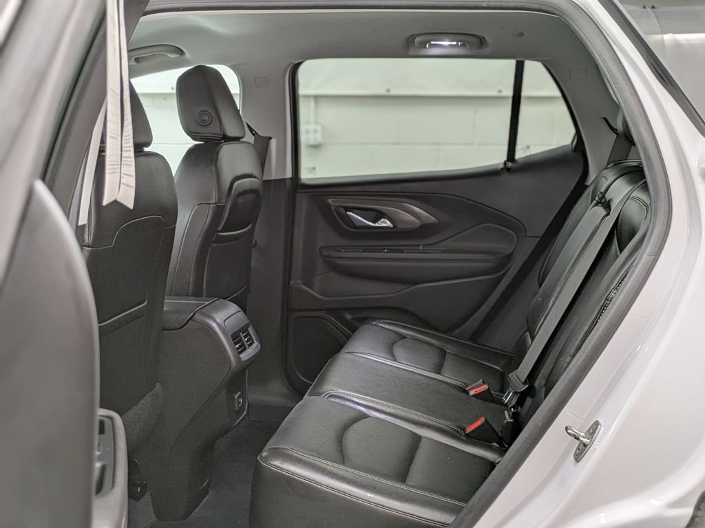 Used 2022 White GMC SLT image 27
