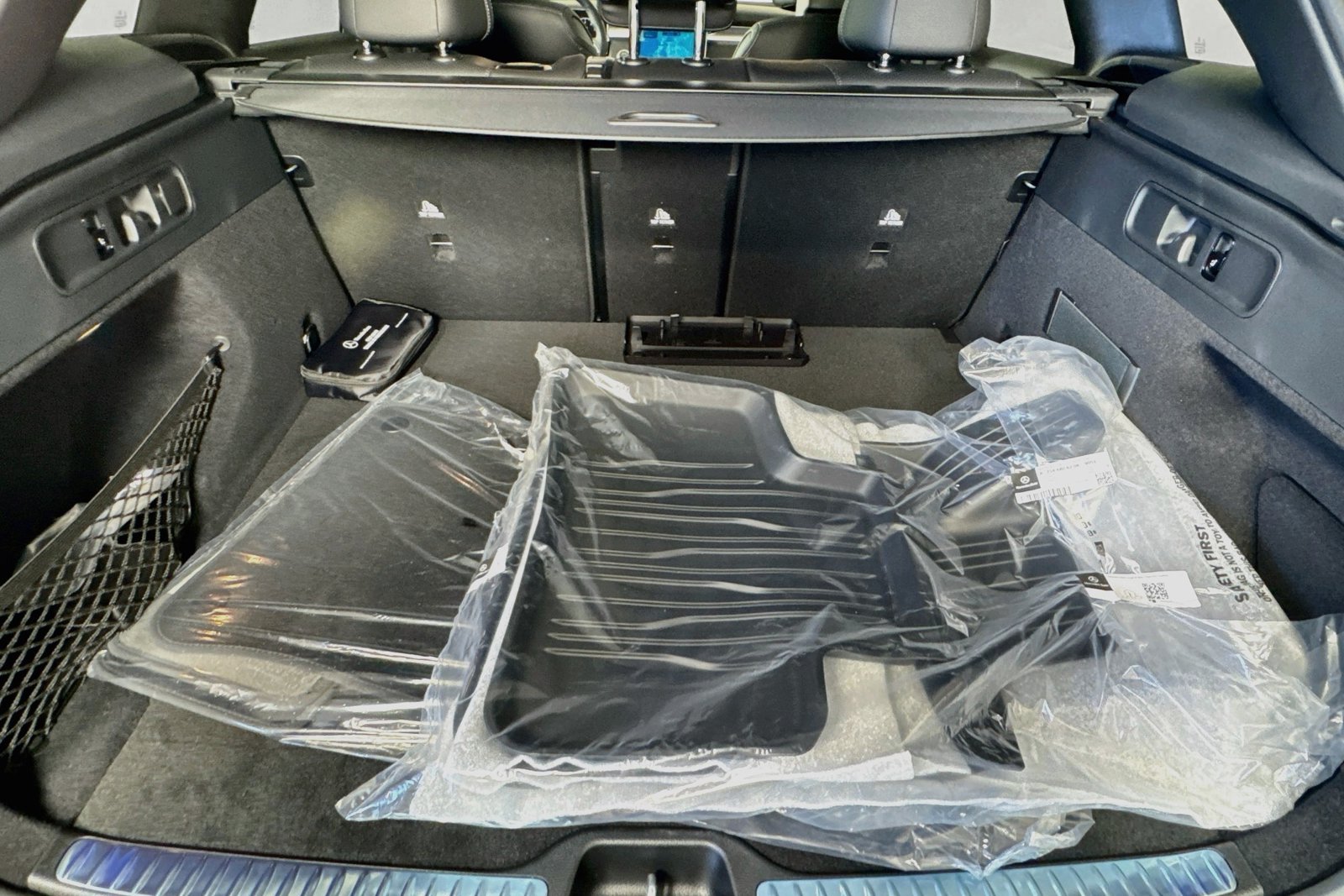 New 2027 Black Mercedes-Benz GLC 300 image 24