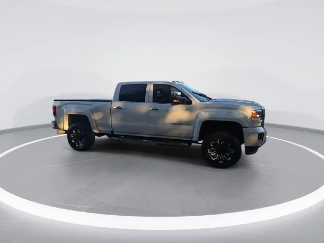 Used 2019 White GMC Denali image 9