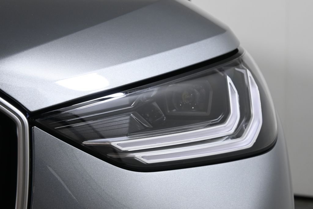 Used 2026 Gray Metallic BMW 30 xDrive image 11
