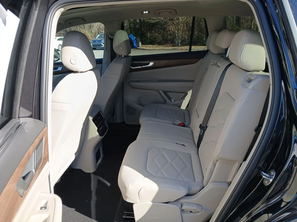 New 2026 Black Volkswagen 2.0T SE w/Technology image 24