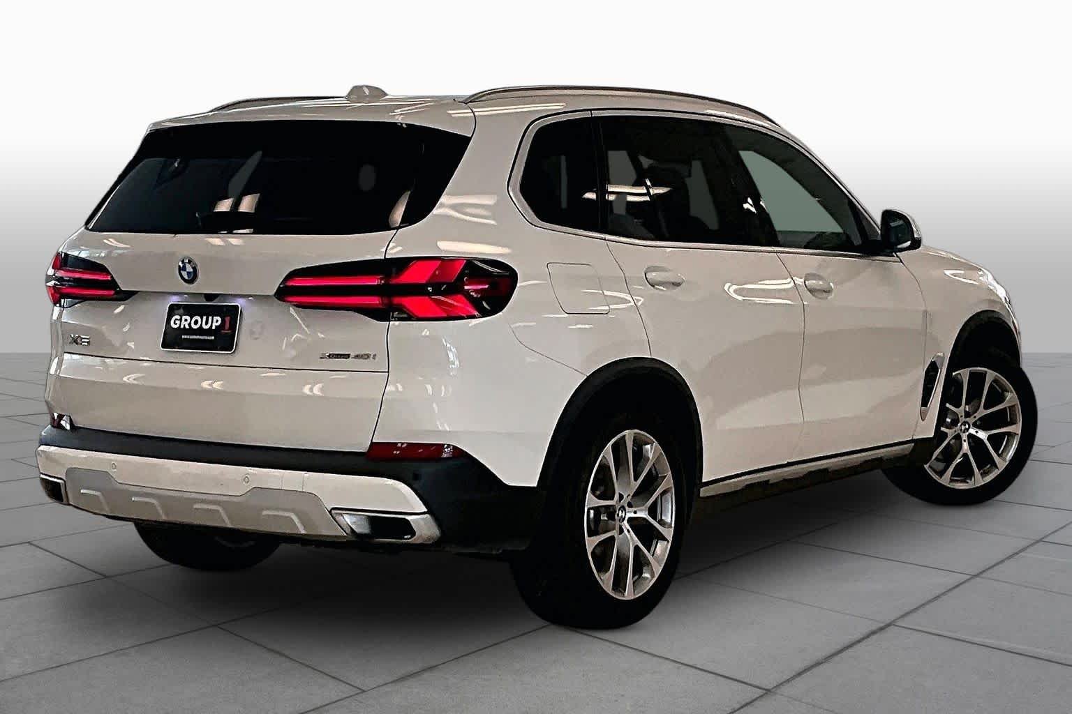 Used 2024 Alpine White BMW xDrive40i image 12