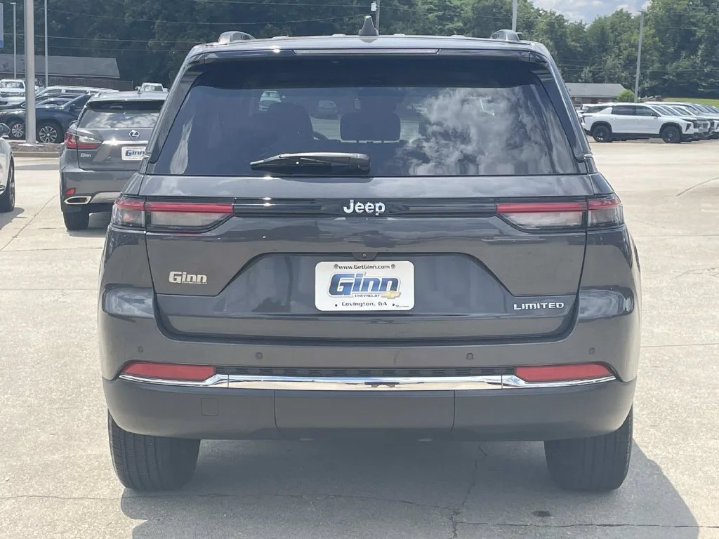 Used 2023 Gray Jeep Limited 4x2 image 3