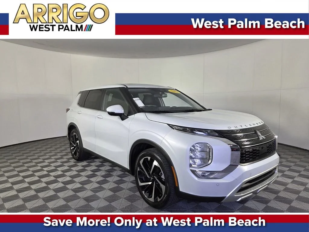 Used 2024 White Mitsubishi SE Black Edition image 1