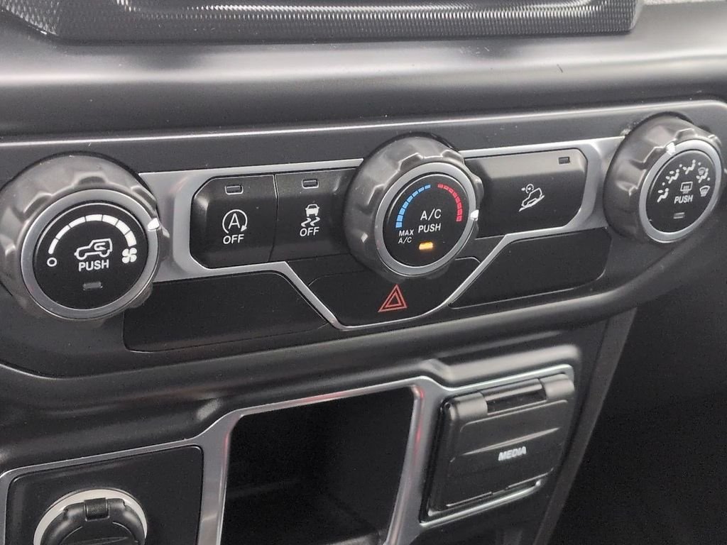Used 2018 Bright White Clearcoat Jeep Unlimited Sport image 19