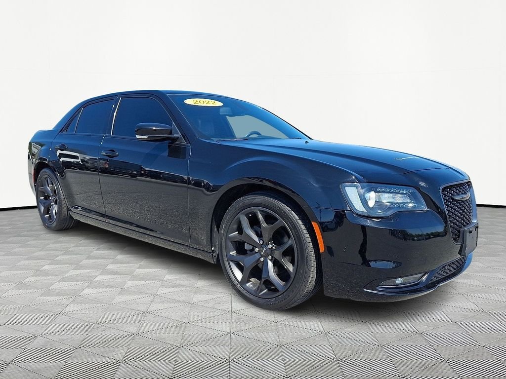2022 Chrysler 300 S's photo